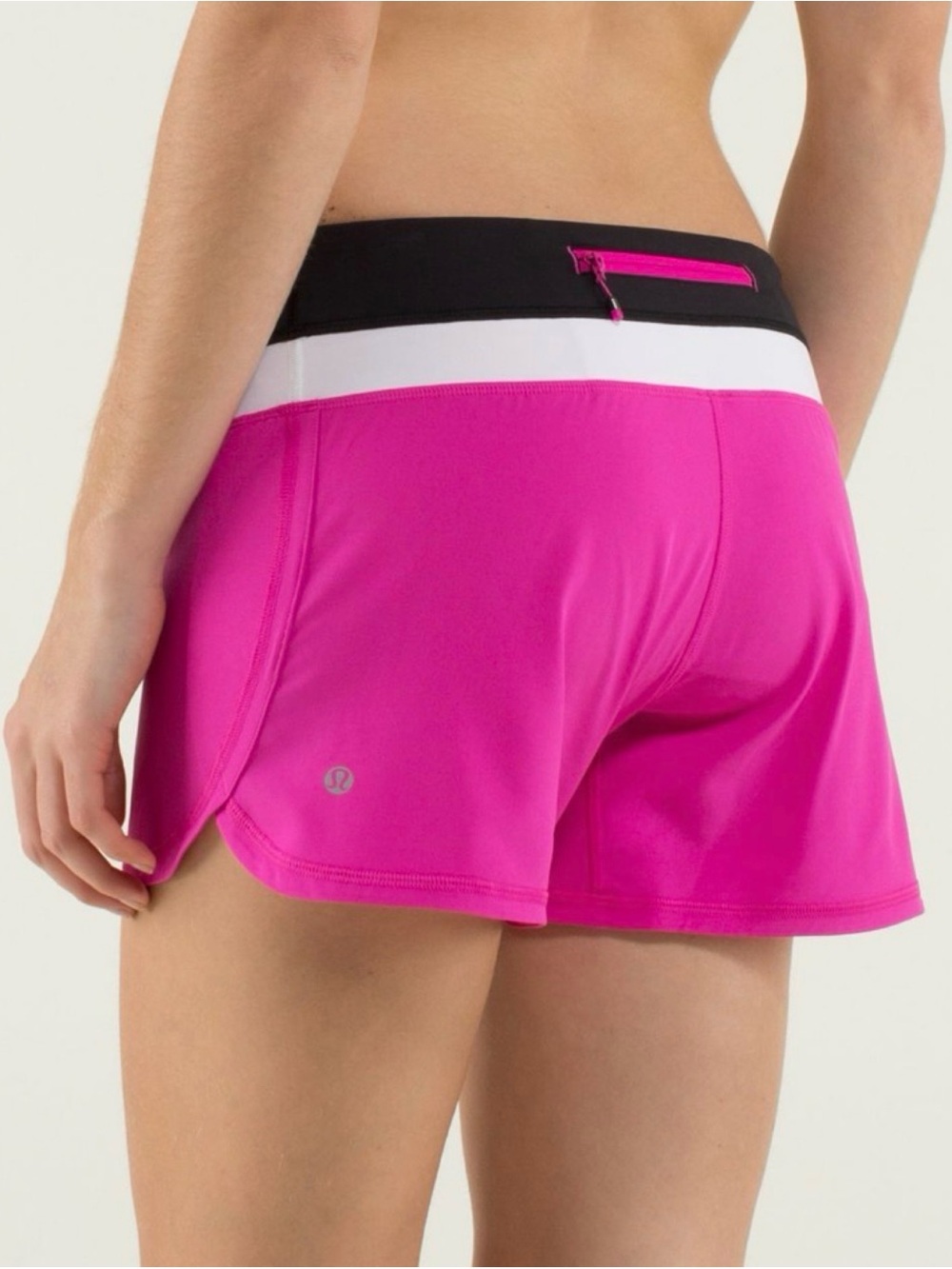 NWT Lululemon Groovy Run Short Paris Perfection / Black / White 8